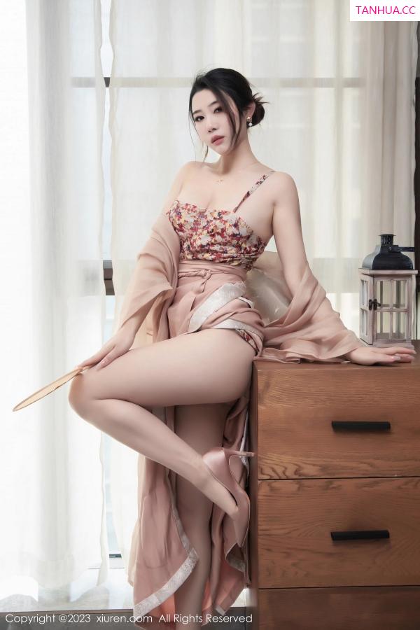   [XiuRen]高清写真图 2023.03.23 No.6457 严利娅Yuliya 汉服美臀第20张图片